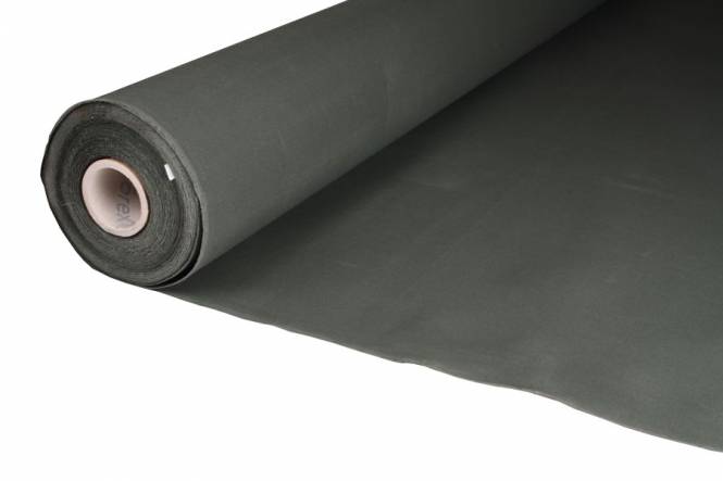 Uitgevoerd in Olive Green